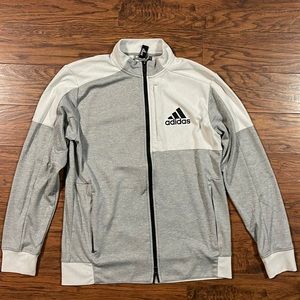 Men’s multi-pocket zip up mesh zip-up top. Worn a few times. Size Medium.